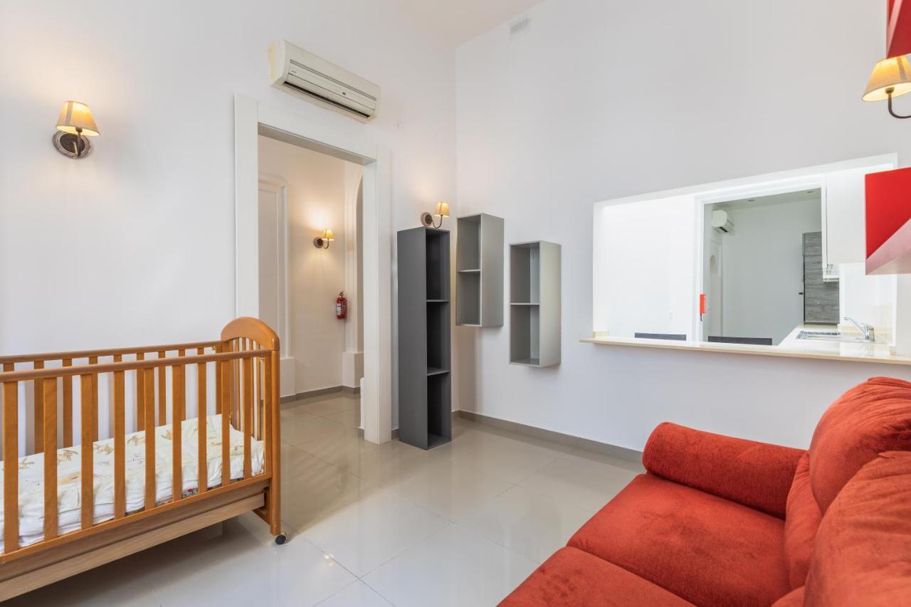 Charming Four Bedroom Townhouse One Minute Away From The Seafront สลีมา ภายนอก รูปภาพ