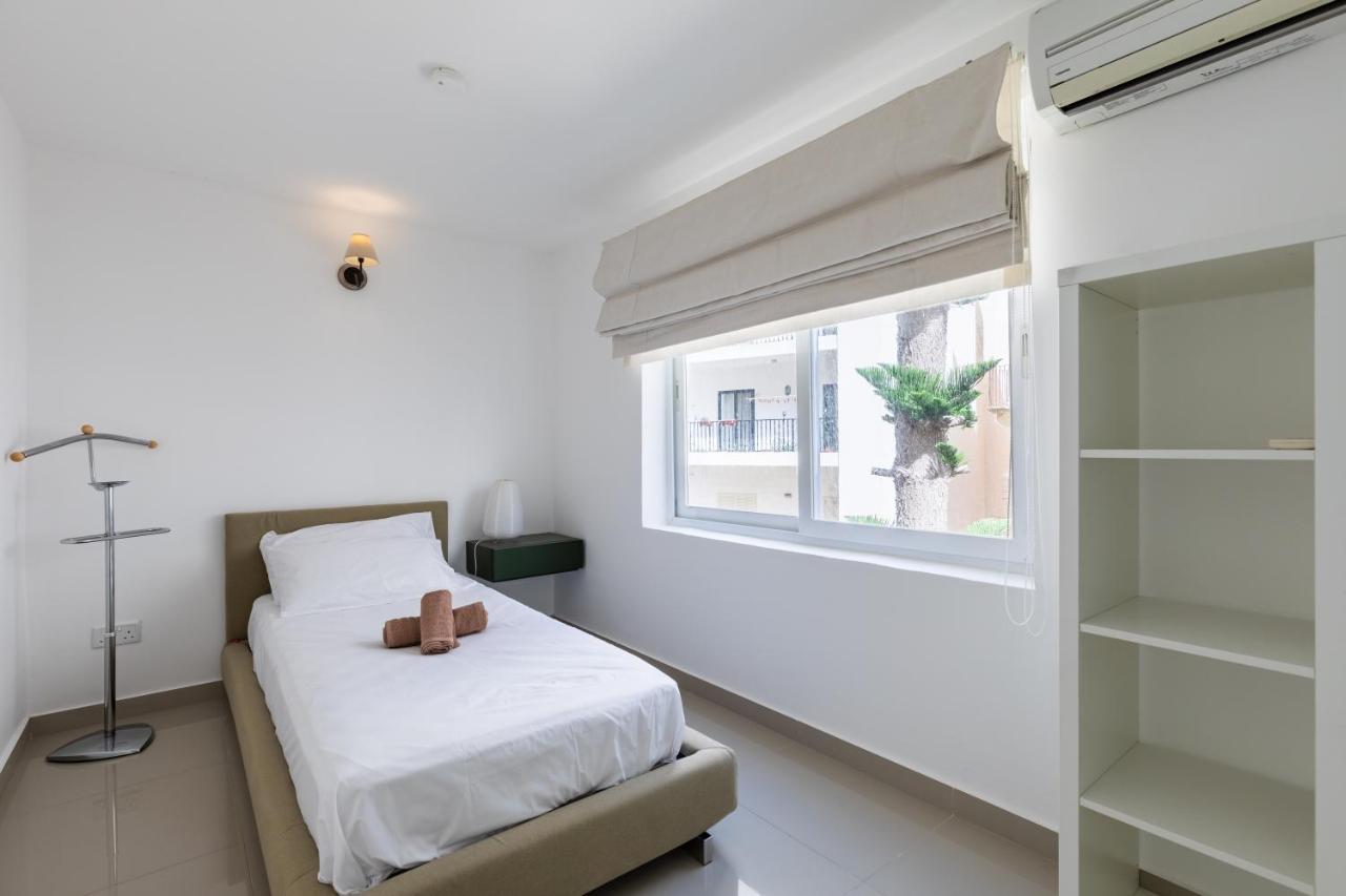 Charming Four Bedroom Townhouse One Minute Away From The Seafront สลีมา ภายนอก รูปภาพ